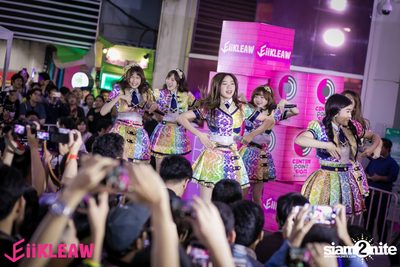 Mini concert BNK48 at Centerpoint of Siam Square — photo 276