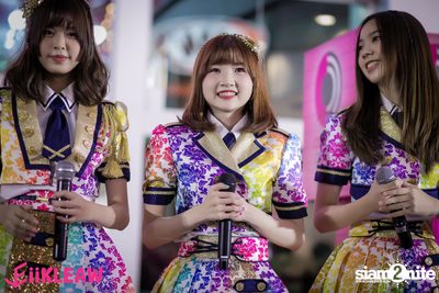 Mini concert BNK48 at Centerpoint of Siam Square — photo 285