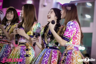 Mini concert BNK48 at Centerpoint of Siam Square — photo 293