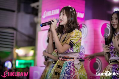 Mini concert BNK48 at Centerpoint of Siam Square — photo 294