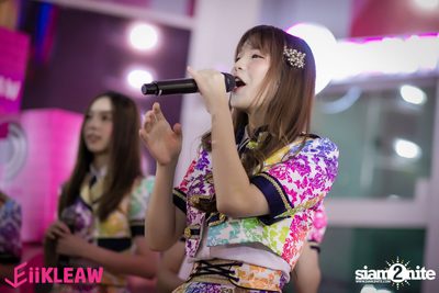 Mini concert BNK48 at Centerpoint of Siam Square — photo 299