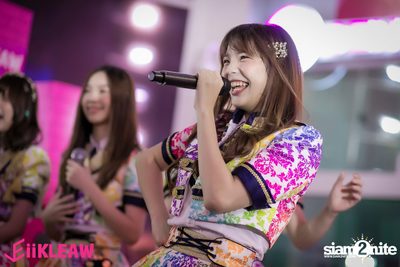 Mini concert BNK48 at Centerpoint of Siam Square — photo 300