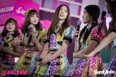 Mini concert BNK48 at Centerpoint of Siam Square — photo 304