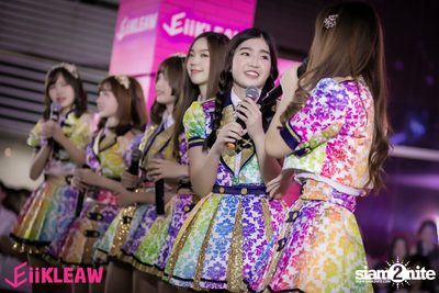 Mini concert BNK48 at Centerpoint of Siam Square — photo 307
