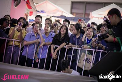 Mini concert BNK48 at Centerpoint of Siam Square — photo 311