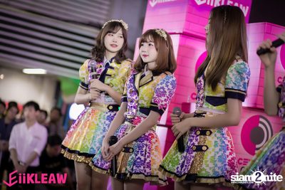 Mini concert BNK48 at Centerpoint of Siam Square — photo 317