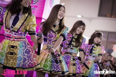 Mini concert BNK48 at Centerpoint of Siam Square — photo 330