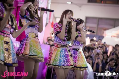 Mini concert BNK48 at Centerpoint of Siam Square — photo 331