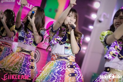 Mini concert BNK48 at Centerpoint of Siam Square — photo 335