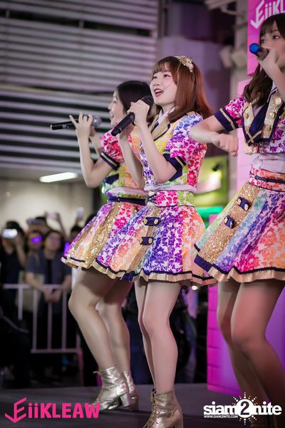 Mini concert BNK48 at Centerpoint of Siam Square — photo 339