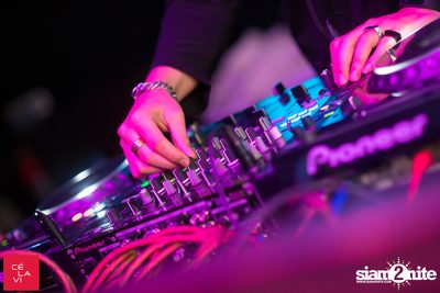 Supersonic Saturdays กับ Ome & Knatz ที่ เซ ลา วี — photo 10