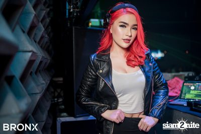 BRONX Grand Opening Party กับ Peck Palitchoke — photo 100