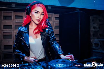 BRONX Grand Opening Party กับ Peck Palitchoke — photo 179