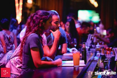 Crush Wednesdays นำเสนอ DJ Hedspin ที่ เซ ลา วี — photo 4