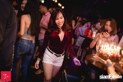 Crush Wednesdays นำเสนอ DJ Hedspin ที่ เซ ลา วี — photo 11