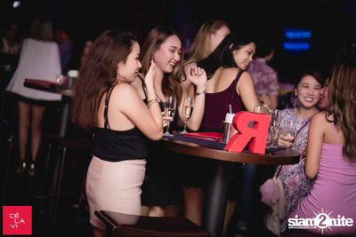 Crush Wednesdays นำเสนอ DJ Hedspin ที่ เซ ลา วี — photo 24
