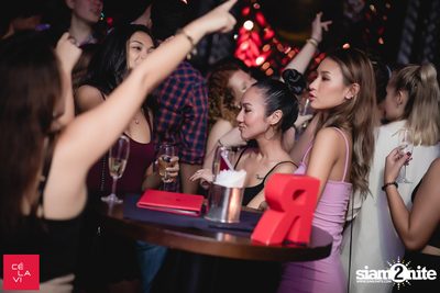 Crush Wednesdays นำเสนอ DJ Hedspin ที่ เซ ลา วี — photo 26