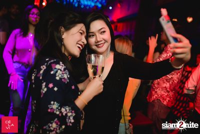 Crush Wednesdays นำเสนอ DJ Hedspin ที่ เซ ลา วี — photo 34