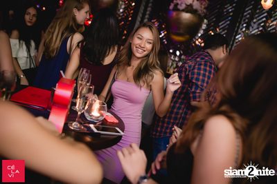 Crush Wednesdays นำเสนอ DJ Hedspin ที่ เซ ลา วี — photo 36