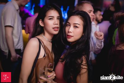 Crush Wednesdays นำเสนอ DJ Hedspin ที่ เซ ลา วี — photo 51