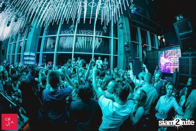 Crush Wednesdays นำเสนอ DJ Hedspin ที่ เซ ลา วี — photo 65