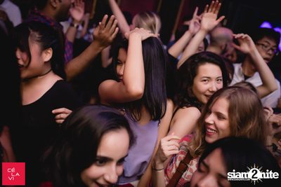 Crush Wednesdays นำเสนอ DJ Hedspin ที่ เซ ลา วี — photo 94