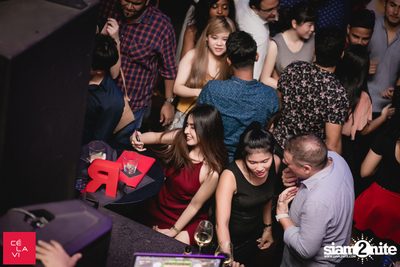Crush Wednesdays นำเสนอ DJ Hedspin ที่ เซ ลา วี — photo 109