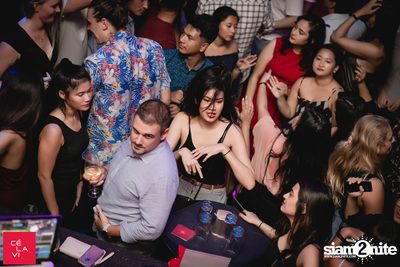 Crush Wednesdays นำเสนอ DJ Hedspin ที่ เซ ลา วี — photo 116