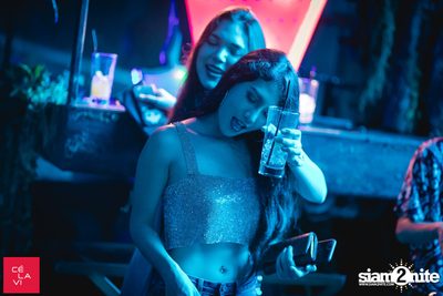 Crush Wednesdays นำเสนอ DJ Hedspin ที่ เซ ลา วี — photo 123