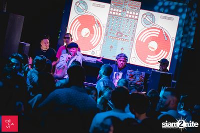 Crush Wednesdays นำเสนอ DJ Hedspin ที่ เซ ลา วี — photo 124