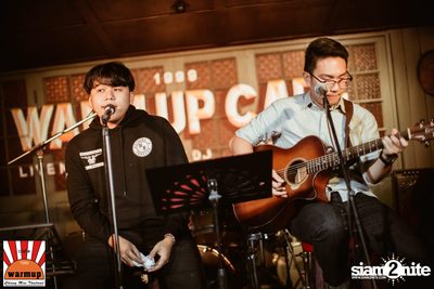 Oat Pramote ที่ วอร์ม อัพ คาเฟ่ เชียงใหม่ — photo 3