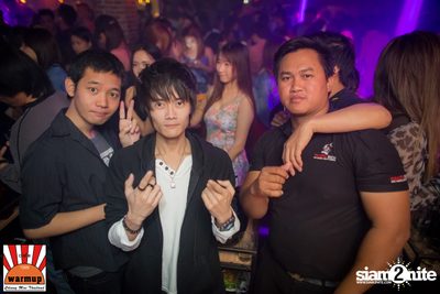 Oat Pramote ที่ วอร์ม อัพ คาเฟ่ เชียงใหม่ — photo 16