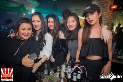Oat Pramote ที่ วอร์ม อัพ คาเฟ่ เชียงใหม่ — photo 18