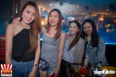 Oat Pramote ที่ วอร์ม อัพ คาเฟ่ เชียงใหม่ — photo 51