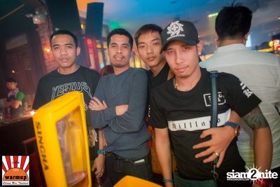 Oat Pramote ที่ วอร์ม อัพ คาเฟ่ เชียงใหม่ — photo 52