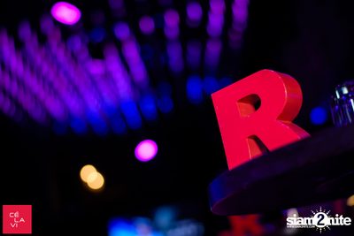 Flash Fridays Resident DJ Launch Party กับ Knatz ที่ เซ ลา วี — photo 4
