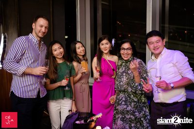Flash Fridays Resident DJ Launch Party กับ Knatz ที่ เซ ลา วี — photo 12