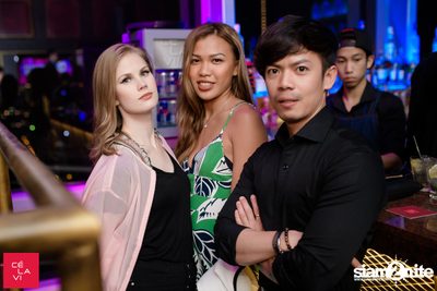 Flash Fridays Resident DJ Launch Party กับ Knatz ที่ เซ ลา วี — photo 13