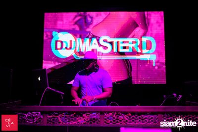 Flash Fridays Resident DJ Launch Party กับ Knatz ที่ เซ ลา วี — photo 14