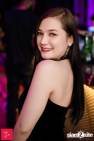 Flash Fridays Resident DJ Launch Party กับ Knatz ที่ เซ ลา วี — photo 15