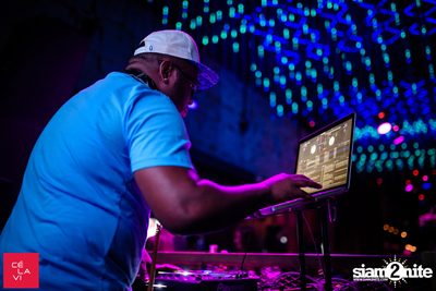 Flash Fridays Resident DJ Launch Party กับ Knatz ที่ เซ ลา วี — photo 16