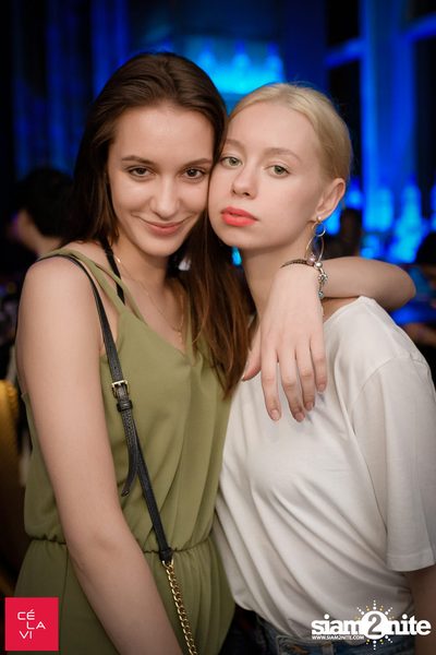 Flash Fridays Resident DJ Launch Party กับ Knatz ที่ เซ ลา วี — photo 23