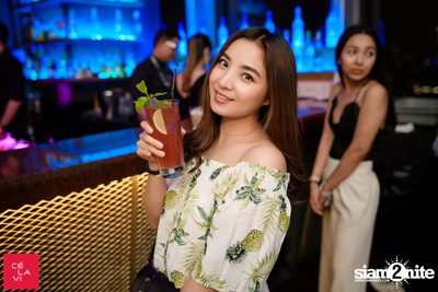 Flash Fridays Resident DJ Launch Party กับ Knatz ที่ เซ ลา วี — photo 24