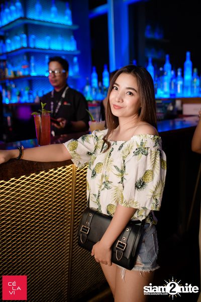 Flash Fridays Resident DJ Launch Party กับ Knatz ที่ เซ ลา วี — photo 25