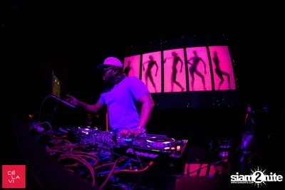 Flash Fridays Resident DJ Launch Party กับ Knatz ที่ เซ ลา วี — photo 34
