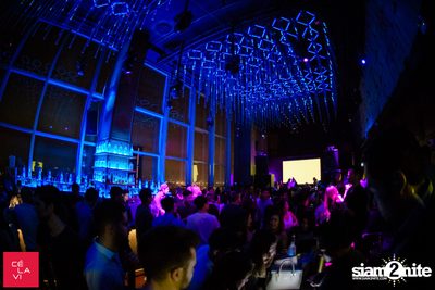 Flash Fridays Resident DJ Launch Party กับ Knatz ที่ เซ ลา วี — photo 44