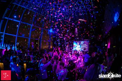 Flash Fridays Resident DJ Launch Party กับ Knatz ที่ เซ ลา วี — photo 46