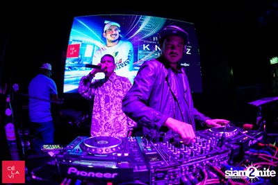 Flash Fridays Resident DJ Launch Party กับ Knatz ที่ เซ ลา วี — photo 51
