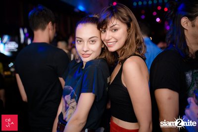 Flash Fridays Resident DJ Launch Party กับ Knatz ที่ เซ ลา วี — photo 54