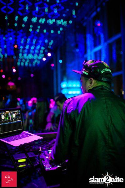 Flash Fridays Resident DJ Launch Party กับ Knatz ที่ เซ ลา วี — photo 61